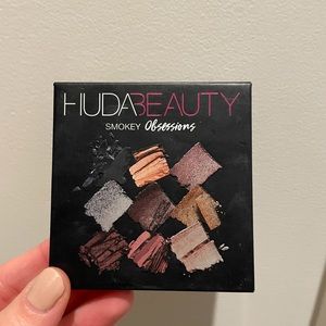 Huda Beauty Smokey Obsessions Eyeshadow Palette
